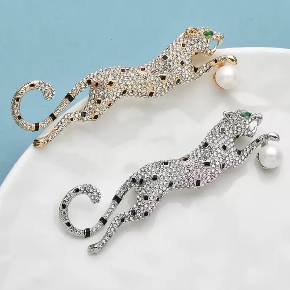 Panthere Pearl Gold Crystal Leopard Brooch - Picture 5 of 7